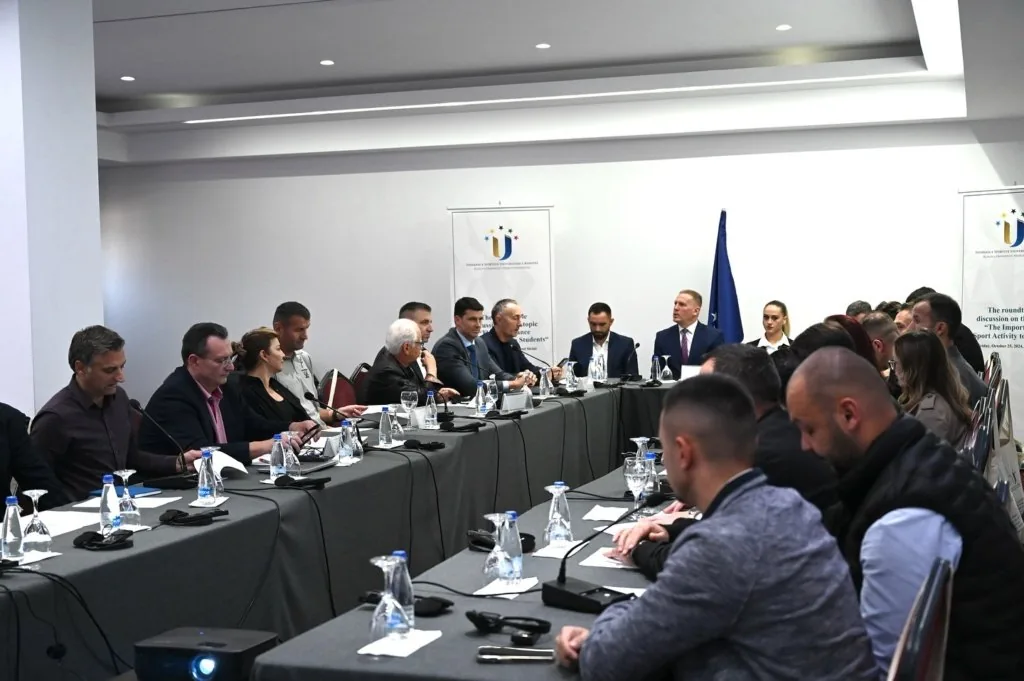 FSUNK organizon tryezën e rrumbullaket me temë “Rëndësia e Aktivitetit Sportiv për Studentët”