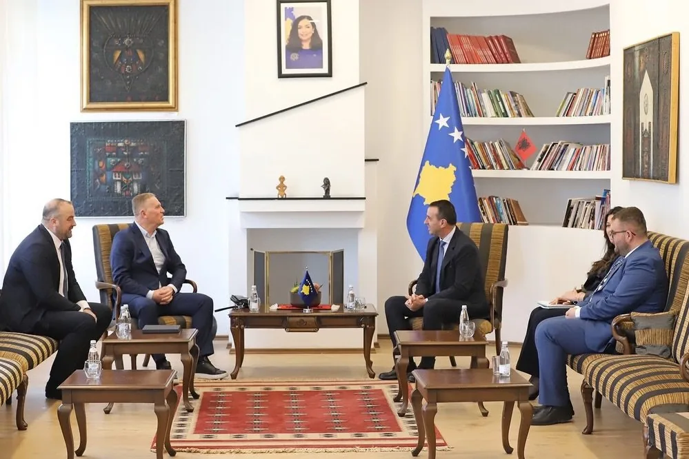 Presidenti Musa Selimi takon Ministrin Blerim Gashani për fuqizimin e sportit universitar në Kosovë